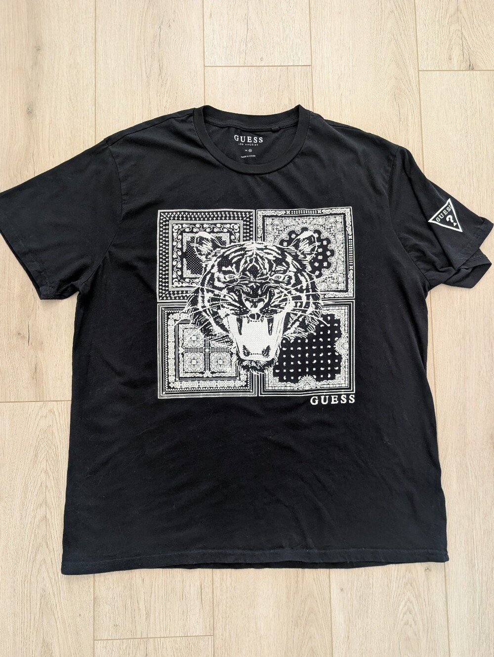 Guess black t-shirt featuring a bandana-style tiger graphic print | Size 3XL